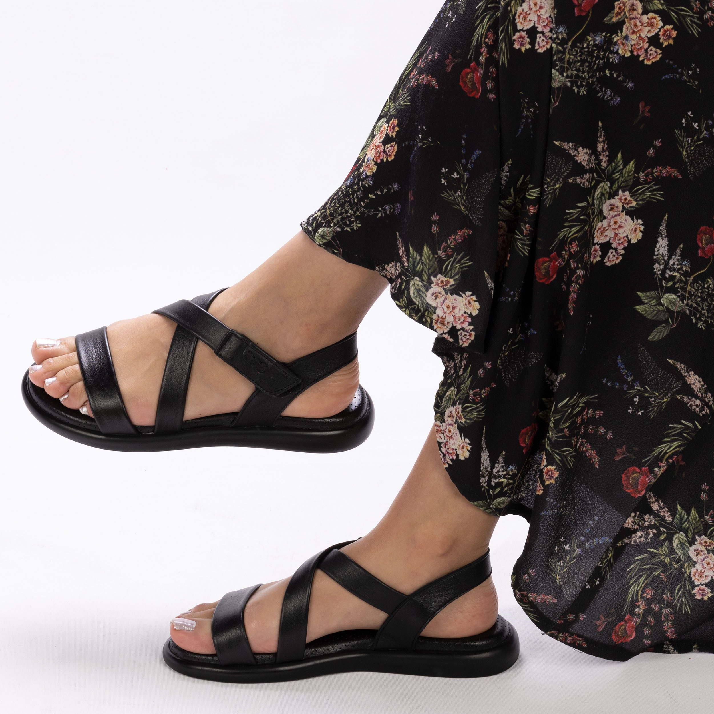 Kadın Hakiki Deri Günlük Yumuşak Tabanlı Hafif Tasarım Sandalet, Renk: Siyah, Beden: 37