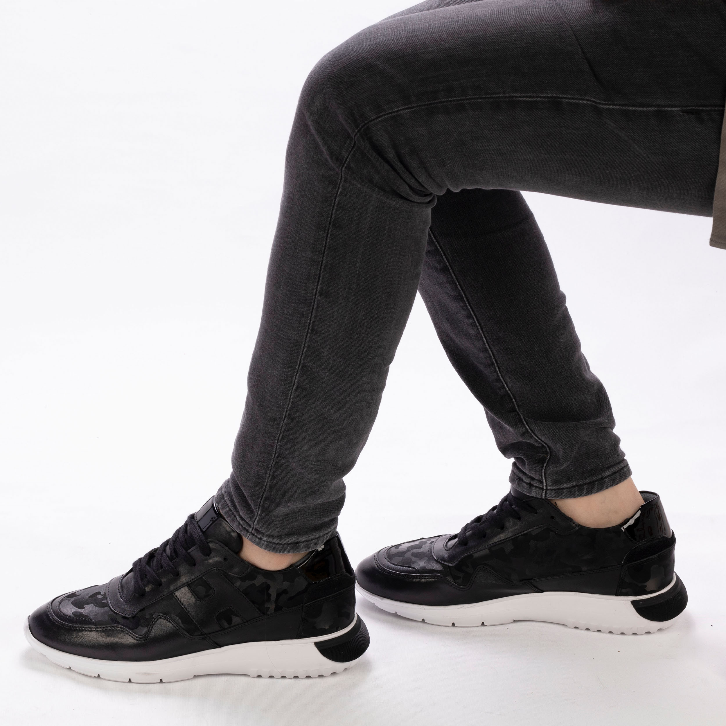 Erkek Hakiki Deri Siyah Kalın Tabanlı Kamuflaj Desen Özel Dizayn Tasarım Spor Günlük Ayakkabı Sneakers, Renk: Siyah, Beden: 39
